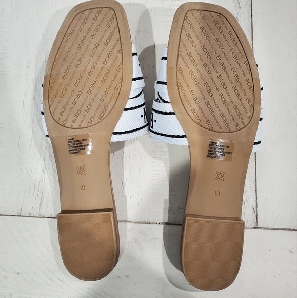 BNWOT BCBGENERATION Sandals - Picture 3 of 3